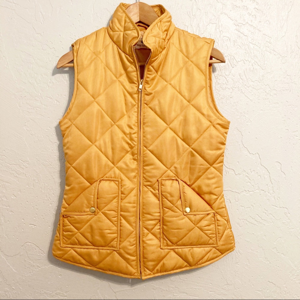 Quilted vest in goldenrod yellow small Fall